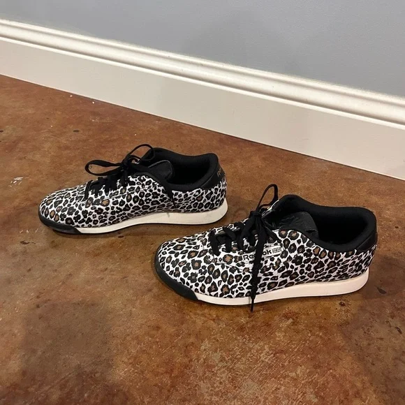 Reebok classic leopard print sneakers women’s Sz 10​​ - Picture 3 of 5